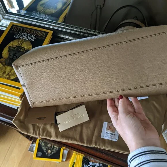BURBERRY HAYMARKET REVERSIBLE TOTE BAG/mid Camel - Picture 5 of 7